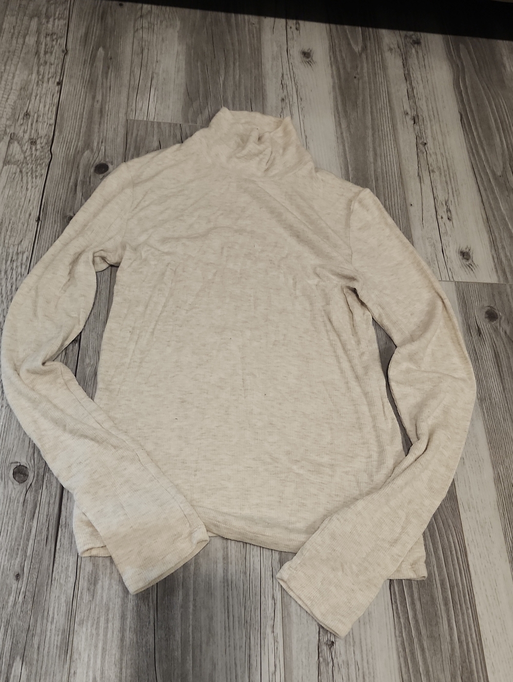 Women’s Cream Turtleneck Long Sleeve Top